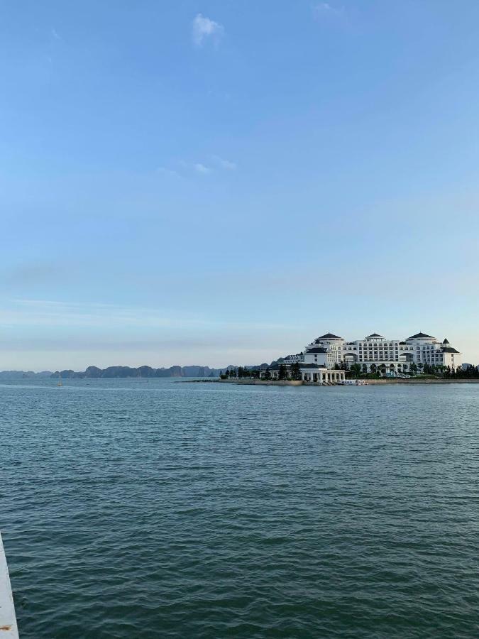 Manchester Hotel Ha Long Exterior photo
