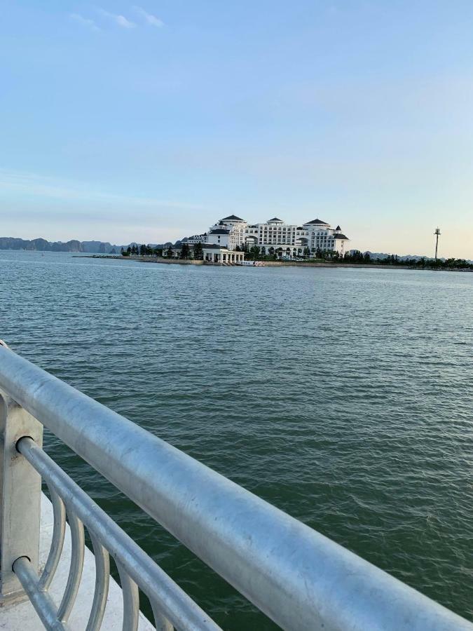 Manchester Hotel Ha Long Exterior photo